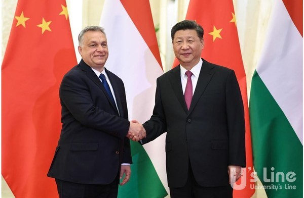 2019년 4월 25일 중국을 방문한 빅토르 오르반 헝가리 총리를 시진핑 중국 국가주석이 인민대회당에서 접견하고 있다.