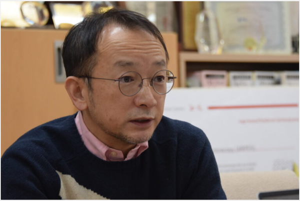 염한웅 포스텍 교수(사진)는 한국 대학의 연구수준이 낮아 이전할 혁신기술이 없는 것이 문제인데, 연구 몰입을 장려하는 대신 창업부터 하라는 것은 대학을 발전시키고 국가경쟁력을 확보하는 방책이 되질 못한다고 말한다.