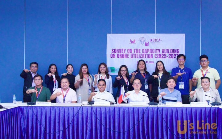 충북국제개발협력센터 관계자들과 필리핀 현지 관계자들이 회의를 가진 뒤 기념사진을 하고 있다..