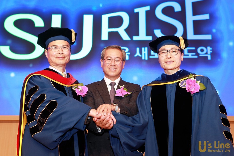 (왼쪽부터) 김일목 전임 총장, 학교법인 삼육학원 강순기 이사장, 제해종 신임 총장